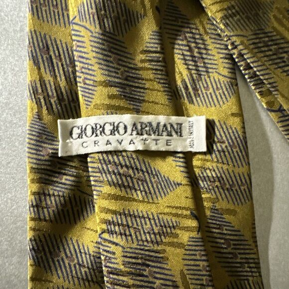 PRE OWNED DESIGNER GIORGIO ARMANI TIE - Picture 3 of 5